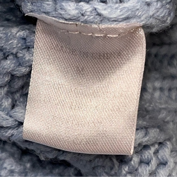 Altar'd State Fog Blue Cable Knit Frayed Cropped Crewneck Sweater size Medium - Picture 6 of 6